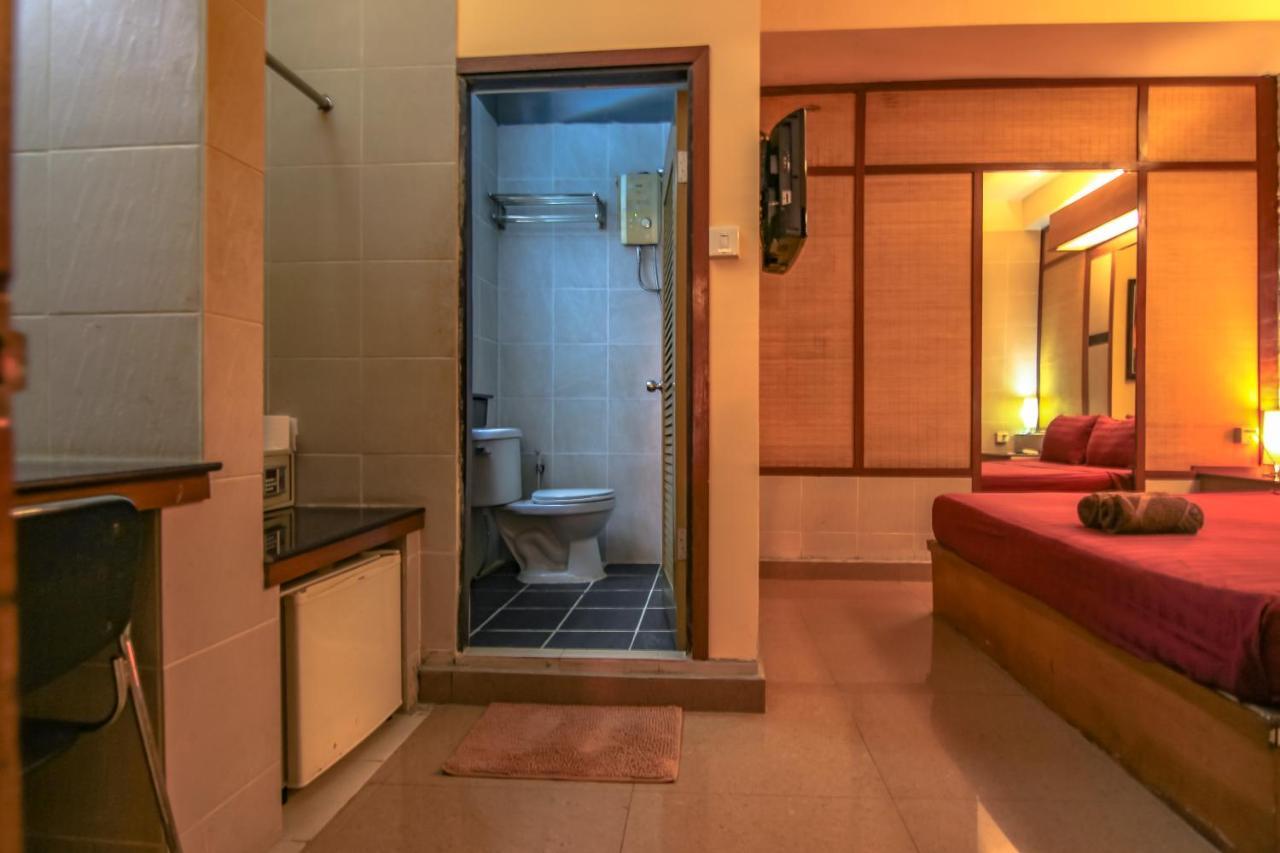 Bar Oz Riverside Guesthouse Пном Пен Екстериор снимка
