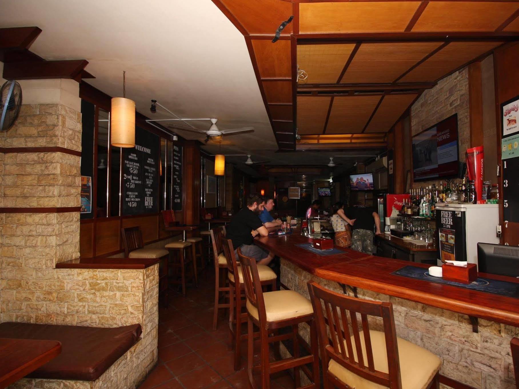 Bar Oz Riverside Guesthouse Пном Пен Екстериор снимка